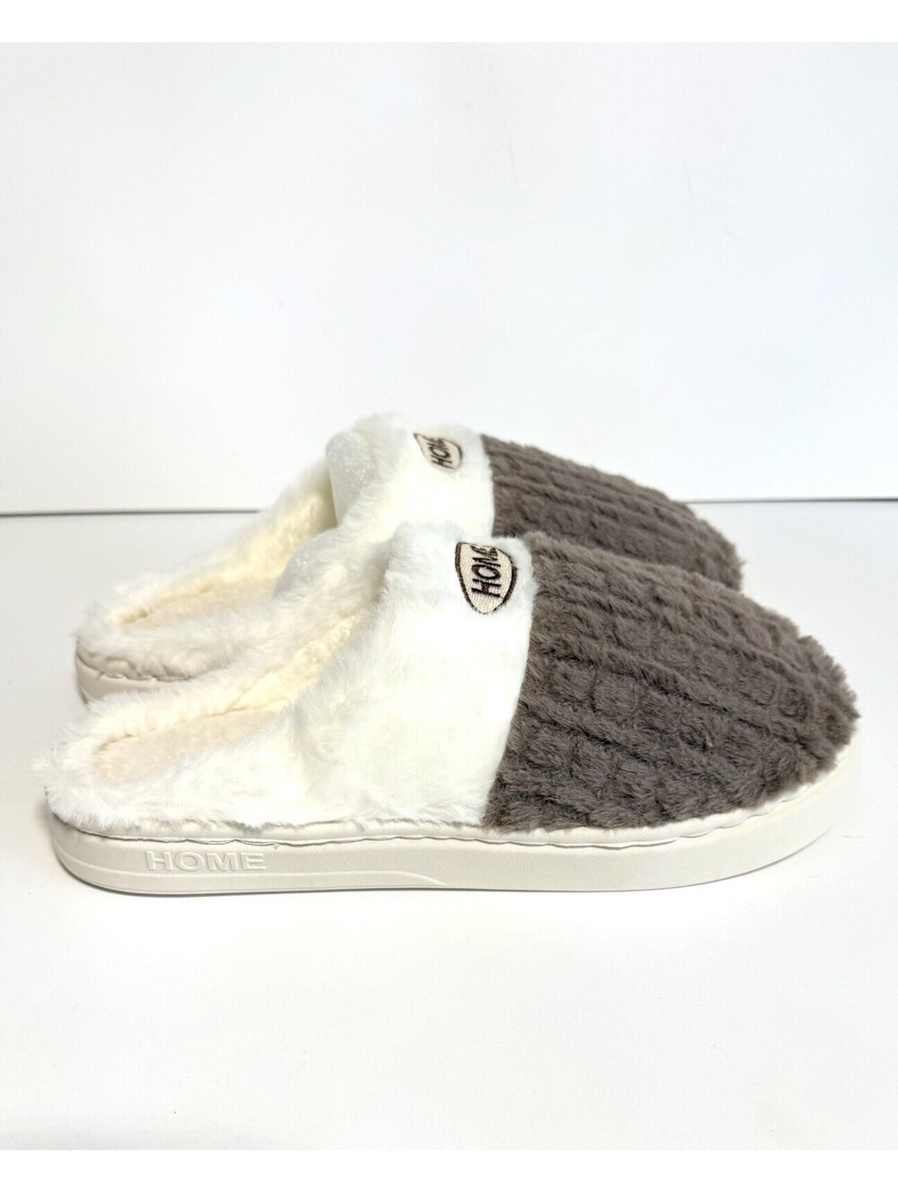 New Cozy Plush House Slippers Gray White Faux Fur Women’s US 7.5-8